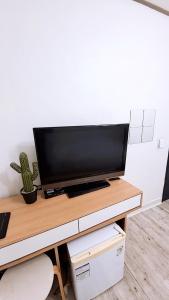 a flat screen tv sitting on top of a desk at PyoLi Guesthouse in Seogwipo