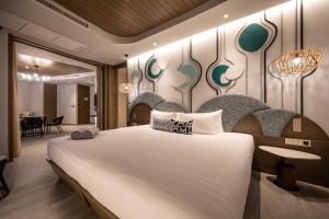 Säng eller sängar i ett rum på Metadee Concept Hotel