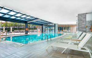 DoubleTree by Hilton Antalya-Kemer All-Inclusive Resort内部或周边的泳池