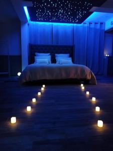 a bedroom with a bed with lights on it at Cosykaza - SPA - Sauna - Hammam 