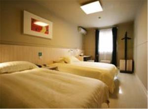 Llit o llits en una habitació de Jinjiang Inn - Shanghai Nanxiang