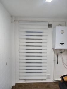 Foto sihtkohas Madrid asuva majutusasutuse Room in Guest room - H Individual In Reformed Residence has wifi center num101 galeriist