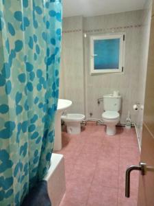 Foto sihtkohas Madrid asuva majutusasutuse Room in Guest room - H Individual In Reformed Residence has wifi center num101 galeriist