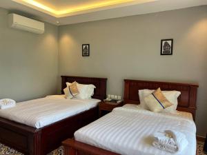 Postel nebo postele na pokoji v ubytování Sokchea Kampot Hotel