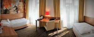 Postel nebo postele na pokoji v ubytování Akcent hotel