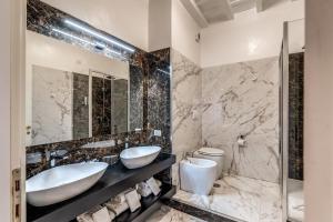 Koupelna v ubytování Relais Fontana Di Trevi Hotel
