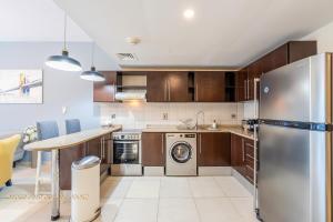 Φωτογραφία από το άλμπουμ του Marco Polo - Striking Lake Views at JLT ,1 BR, 2 Balconies στο Ντουμπάι