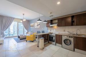 Φωτογραφία από το άλμπουμ του Marco Polo - Striking Lake Views at JLT ,1 BR, 2 Balconies στο Ντουμπάι
