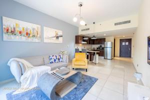 Φωτογραφία από το άλμπουμ του Marco Polo - Striking Lake Views at JLT ,1 BR, 2 Balconies στο Ντουμπάι