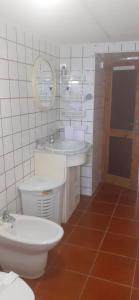 Kúpeľňa v ubytovaní Adega do Pesqueiro Alto
