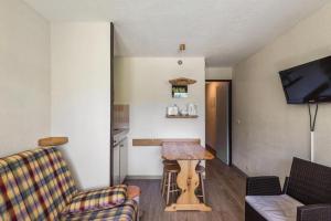TV a/nebo společenská místnost v ubytování Residence Le Cedrat - maeva Home