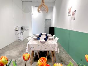 a room with a table and chairs in a room at Studio S Conceptual Homestay Station 18 - Ipoh in Ipoh
