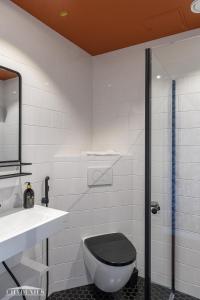 a bathroom with a toilet and a sink and a shower at Hangon Asema 12 in Hanko