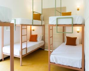 Двухъярусная кровать или двухъярусные кровати в номере Samba Ahangama