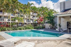 Πισίνα στο ή κοντά στο Kailua Bay Resort 4-206 Corner Oceanview Downtown Unit