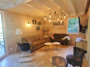 Posedenie v ubytovaní Chalet rénové, 4 chambres, quartier calme, parking - FR-1-234-292