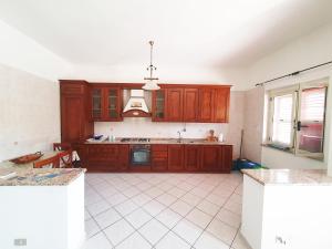 A kitchen or kitchenette at Casa di Vacanza Marina di Davoli