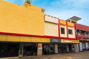 a row of shops on a city street at Collection O G Silver Near Airport in Chennai