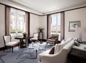 Coin salon dans l'établissement The Peninsula Paris