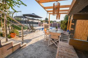 Φωτογραφία από το άλμπουμ του Nektarios & Eftychia Suites σε Ambelókipoi