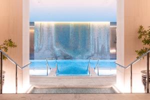 Piscine de l'établissement The Peninsula Paris ou située à proximité