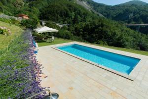 Bazén v ubytovaní B&B La Bredia alebo v jeho blízkosti