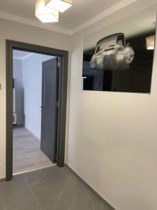 a room with a picture of a car on the wall at Britannia ShortStay Apartment Caransebes in Caransebeş