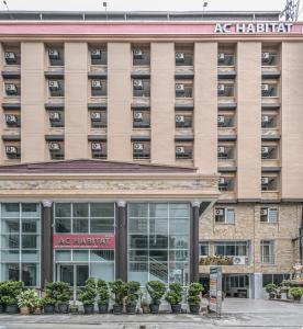 Το κτήριο όπου στεγάζεται  το ξενοδοχείο διαμερισμάτων