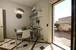 a small dining room with a table and chairs at LA PUTEA SUITE in Lecce