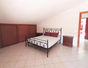 A bed or beds in a room at Casa di Vacanza Marina di Davoli