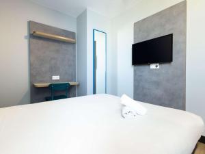 TV a/nebo společenská místnost v ubytování ibis budget Nanterre la Defense
