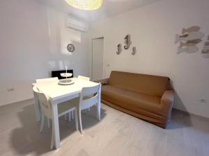 a living room with a table and a couch at Affittimoderni La Maddalena - MADA14 in La Maddalena