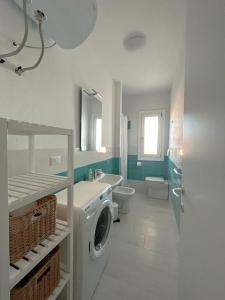 a bathroom with a washer and a washing machine at Affittimoderni La Maddalena - MADA14 in La Maddalena