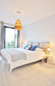 Posteľ alebo postele v izbe v ubytovaní ApartHotel Riviera - BBB G Terrasse Felix Faure 1 Massena Promenade A