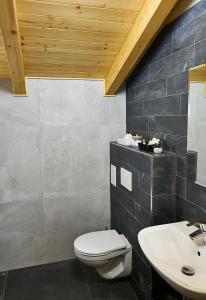 Ванная комната в Golf Resort Lázně Bohdaneč +14 фотографий