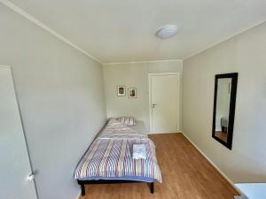 Postel nebo postele na pokoji v ubytování Gjestehuset Borggata 18