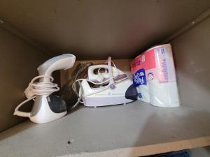 Príslušenstvo na prípravu kávy alebo čaju v ubytovaní Agréable Appartement avec Balcon