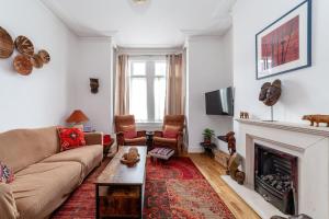 Oleskelutila majoituspaikassa Charming Terraced 3BR House, 5 min Hither Green St