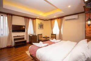 TV a/nebo společenská místnost v ubytování Pashupati Boutique Hotel & Spa