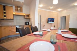 Televízia a/alebo spoločenská miestnosť v ubytovaní Kiwi Apartment Vienna