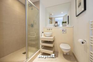 Ένα μπάνιο στο Sunset Haven Studio With Balcony And Free Parking +11 φωτογραφίες