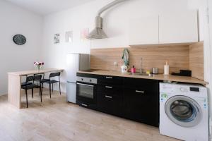 Kuchyňa alebo kuchynka v ubytovaní Restful Stay Apartment