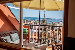A balcony or terrace at Ático con vistas al mar Garaje y Wi-Fi