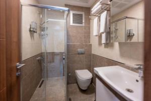 Koupelna v ubytování Comfort Suites Hotel