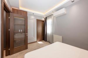 Postel nebo postele na pokoji v ubytování Comfort Suites Hotel