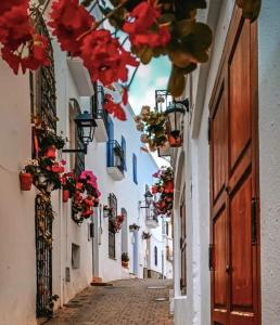 an alley with flowers on the side of a building at Mojácar Vibes 1 Línea de Playa in Mojácar