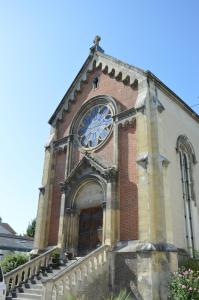 a church with a clock on the side of it at La Chapelle du Carmel - Centre ville - 340 M2 - SPA - Cinéma - Parking - in Reims