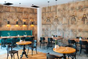 DoubleTree by Hilton Antalya-Kemer All-Inclusive Resort餐厅或其他用餐的地方