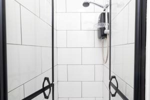 Phòng tắm tại No4a, Cosy Studio Escape in Central Bedworth