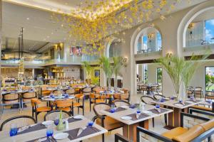Restaurace v ubytování Pramod Lands End Resort, a member of Radisson Individuals